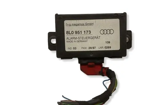 Audi A8 S8 D2 4D Alarm control unit/module 8L0951173