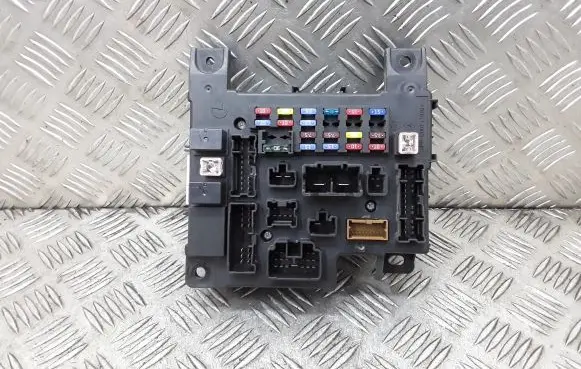 Citroen C-Crosser Fuse module 8637a322