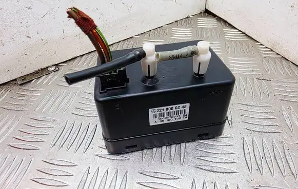 Mercedes-Benz S W221 Central locking vacuum pump 2218000248