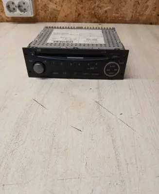 Mitsubishi Grandis Radio/CD/DVD/GPS head unit MZ313063