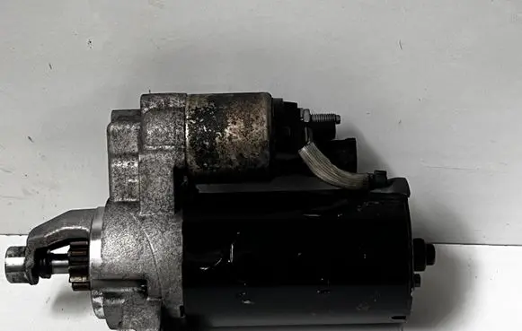 Volkswagen PASSAT B6 Starter motor 0001109315 059911021C