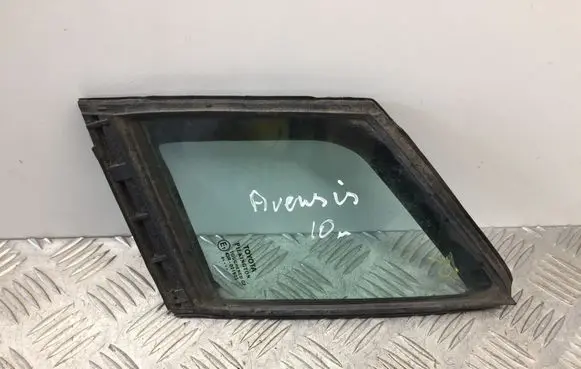 Toyota Avensis T270 Front door vent window glass four-door 43R001605