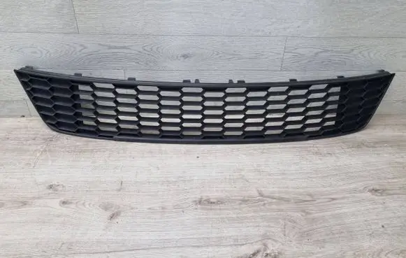 Skoda Octavia Mk3 (5E) Front bumper lower grill 5E0853677B