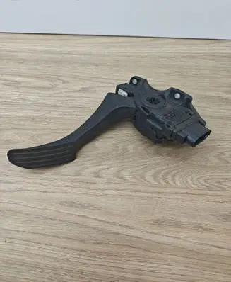 Volvo V70 Accelerator throttle pedal 31329060 C95YE04 28102010