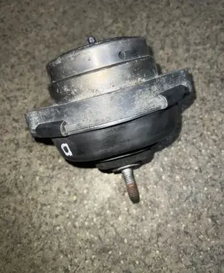 Engine mount bracket