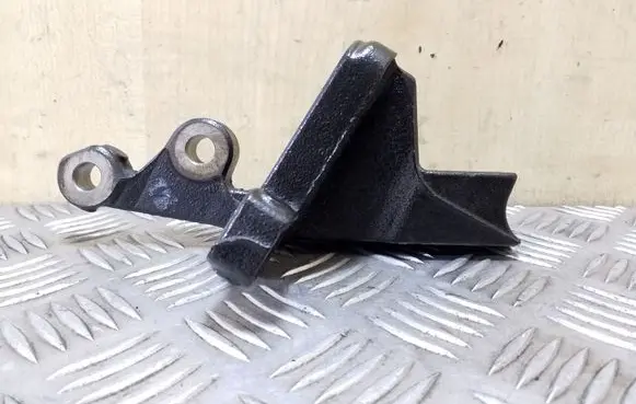 Peugeot 3008 I Engine mounting bracket 9657267780
