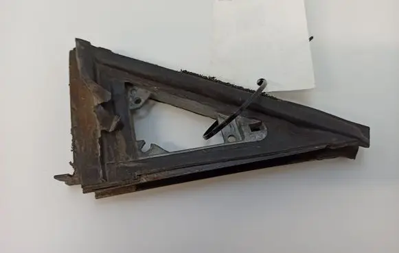 Mercedes-Benz COMPAKT W115 Other front door trim element 1157250141