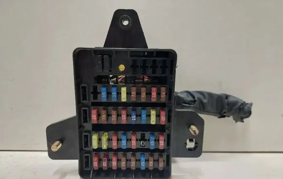 SsangYong Rexton Fuse module 8211008000