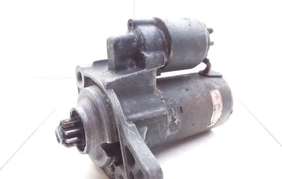 Volkswagen Golf IV Starter motor 020911023F