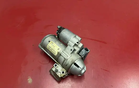 BMW X3 G01 Starter motor 8621839