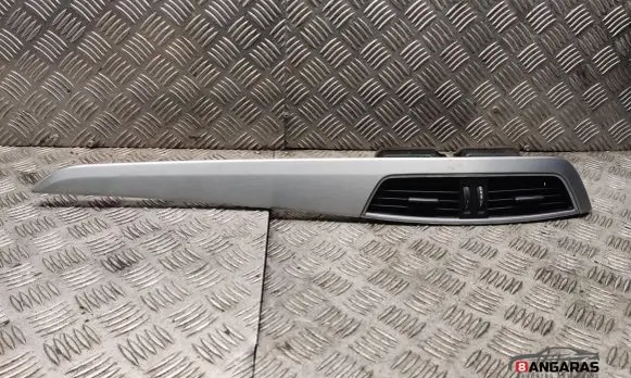 Mercedes-Benz C W204 Dash center air vent grill 3007568