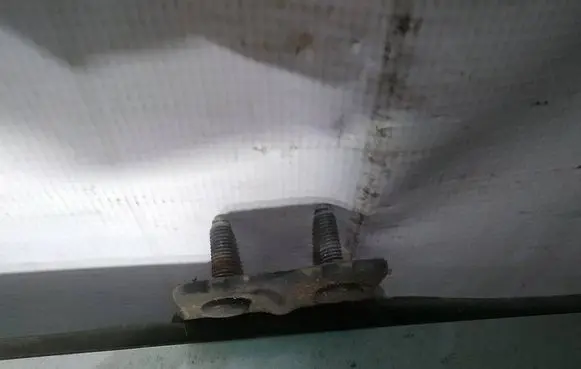 Tailgate/trunk/boot hinge