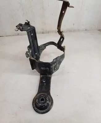 Opel Vectra C Power steering pump mounting bracket 24444335 000018502702