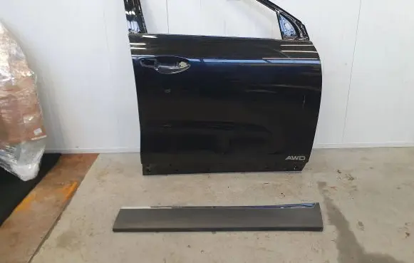 KIA Sorento Front door