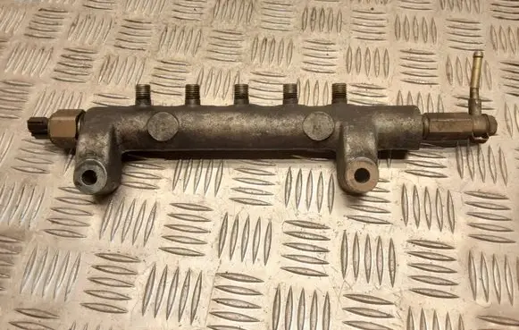 Nissan X-Trail T30 Fuel main line pipe