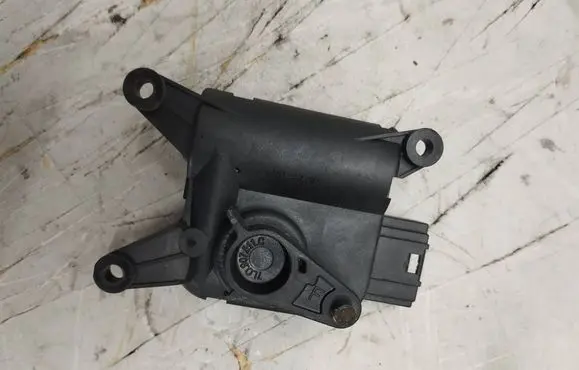 Volkswagen Multivan T5 Air flap motor/actuator 0132801320 13050403 52495223