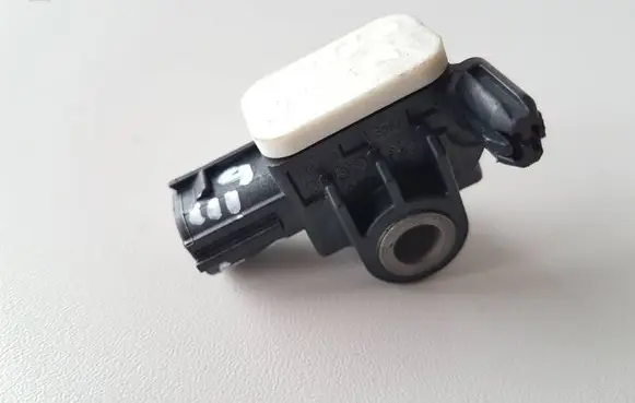 Mitsubishi Outlander Airbag deployment crash/impact sensor 8651A166