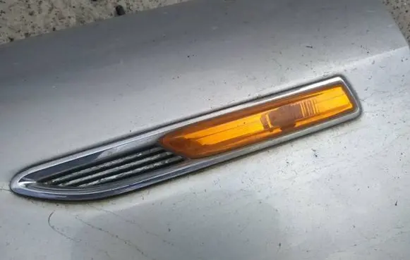 Ford Mondeo MK IV Front fender indicator light