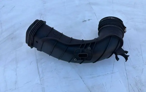 BMW 5 F10 F11 Air intake hose/pipe 13718508047