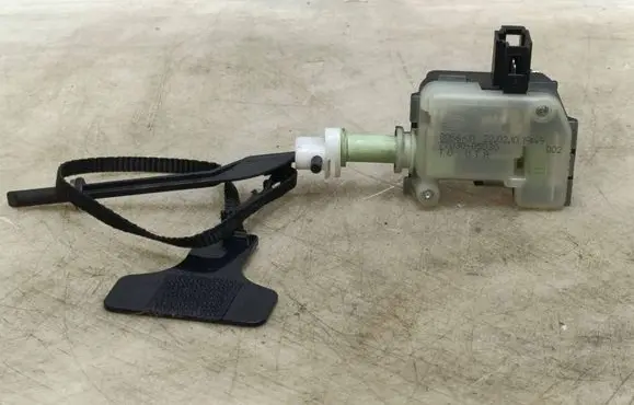 Toyota Avensis T270 Fuel tank cap lock motor 7703005030