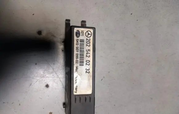 Mercedes-Benz C W202 Other control units/modules 2025420232 5KG00709902
