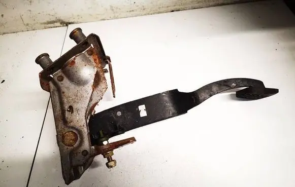 Mazda 323 Brake pedal 
