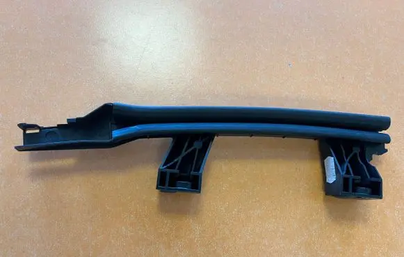 Opel Astra L Front door windshield rail 9833019480
