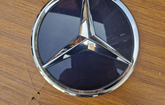 Mercedes-Benz CLA C118 X118 Manufacturer badge logo/emblem A0008880400