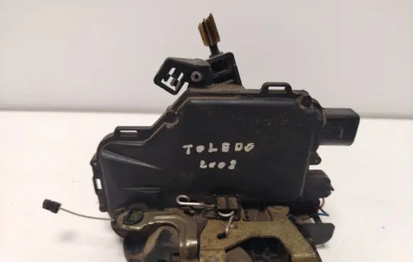 Seat Toledo II (1M) Front door lock