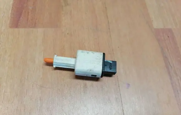Renault Scenic III - Grand scenic III Brake pedal sensor switch 253200005R