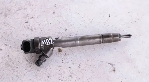 Mercedes-Benz ML W163 Fuel injector A6110700587 0445110012