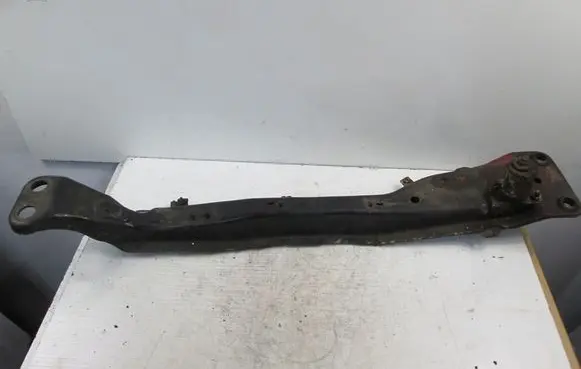 Nissan Almera Tino Engine mount bracket