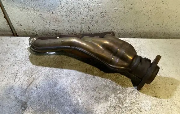 Dodge Challenger Exhaust manifold