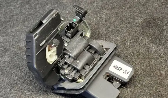Audi A6 S6 C7 4G Tailgate/trunk/boot lock/catch/latch 8R0827505