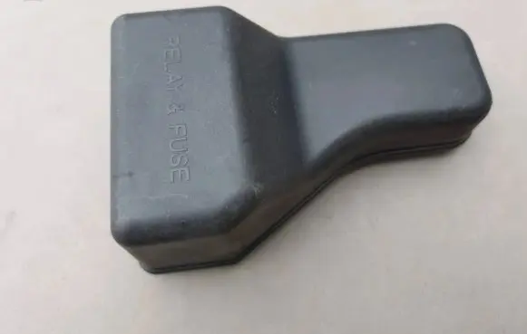 Toyota Avensis T250 Fuse box cover