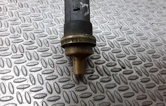 Volkswagen Jetta VI Coolant temperature sensor 06A919501A