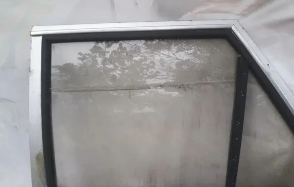 Rear door window glass