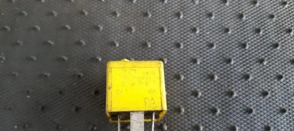 Ford Mondeo MK I Other relay 93BG14N089BA V23136-B1-X3