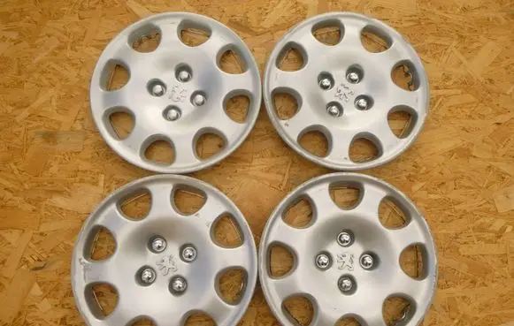 Peugeot 406 R15 wheel hub/cap/trim 9631447577