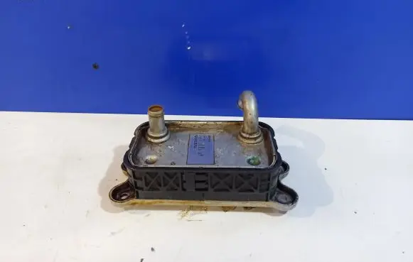 Volvo XC70 Engine oil radiator 8677974
