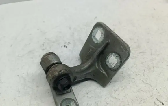 Mercedes-Benz A W168 Front door upper hinge 