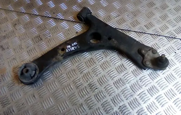 Toyota Avensis T250 Front lower control arm/wishbone
