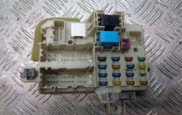 Mazda 6 Fuse box cover