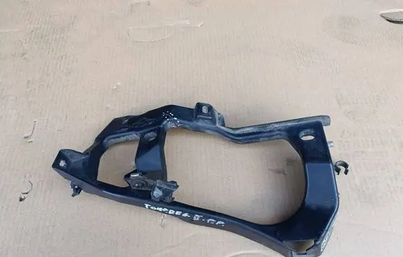 Volkswagen Touareg II Headlight/headlamp mounting bracket 7P6806510