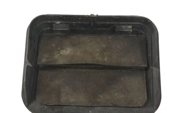Tesla Model S Quarter panel pressure vent F2AB280B62B