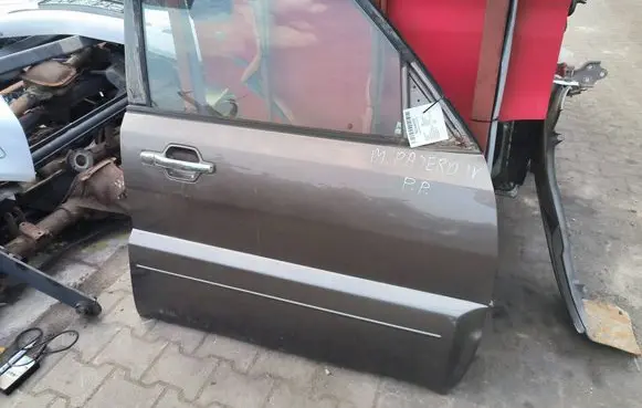 Mitsubishi Pajero Front door 