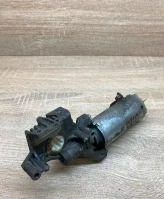 Mercedes-Benz S W220 Seat adjustment motor 2208202542 0130002533