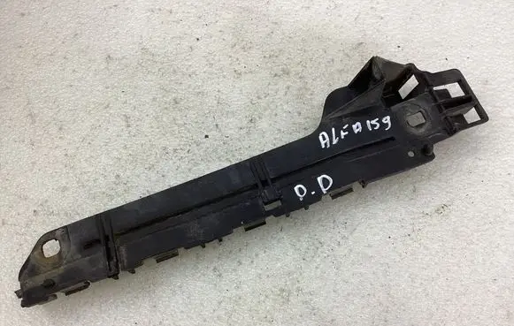 Front bumper mounting bracket