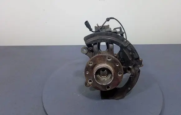 Renault Megane I Front wheel hub spindle knuckle