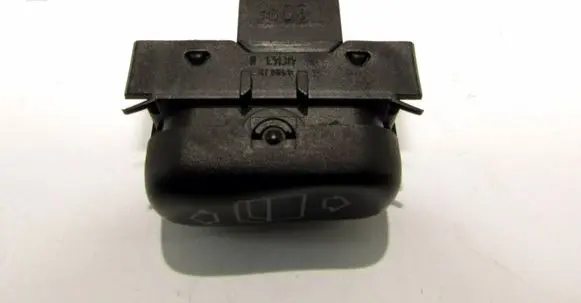 Mercedes-Benz E W210 Electric window control switch 2108200510